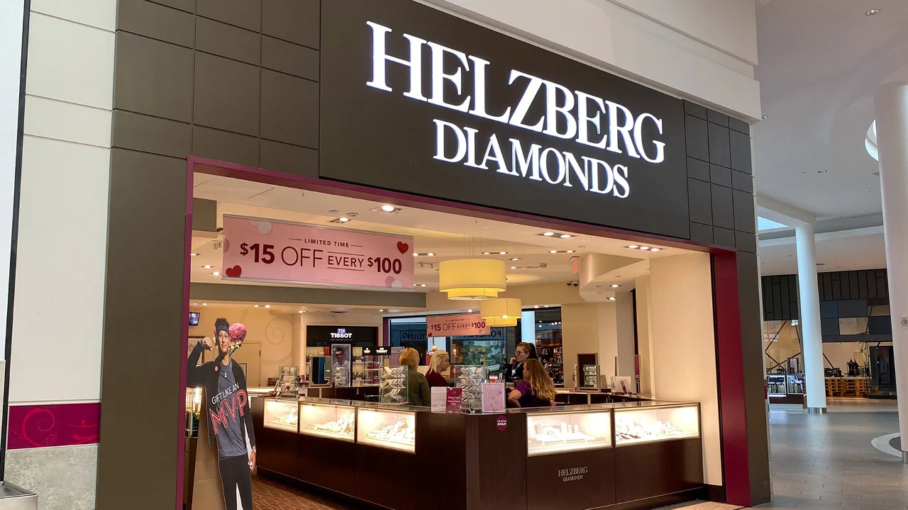 Helzberg Diamonds المملوكة “لوارن بافيت” تواجه اتهامات قضائية بسبب التخفيضات المزيفة