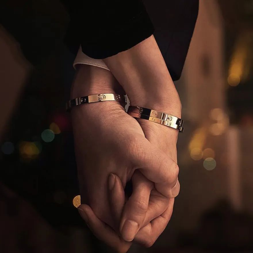 سوار Love Cartier.. حين يمنح التصميم المبتكر صك الخلود للذهب والمجوهرات