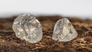 DE BEERS تخفض سعر الماس الخام ٢٠٢٦