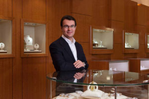 محلات وورش المجوهرات الكندية تعاني من أزمة نقص العمالة المدرية