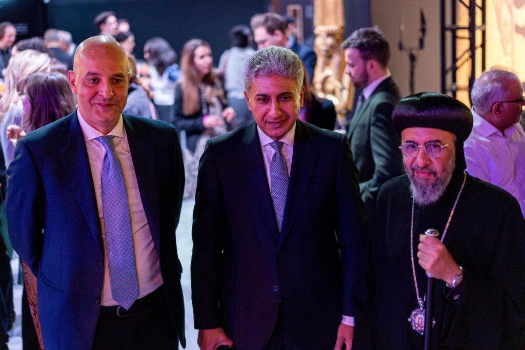 وزير السياحة المصري أثناء افتتاح معرض رمسيس وذهب الفراعنة في محطته السابعة- لندن