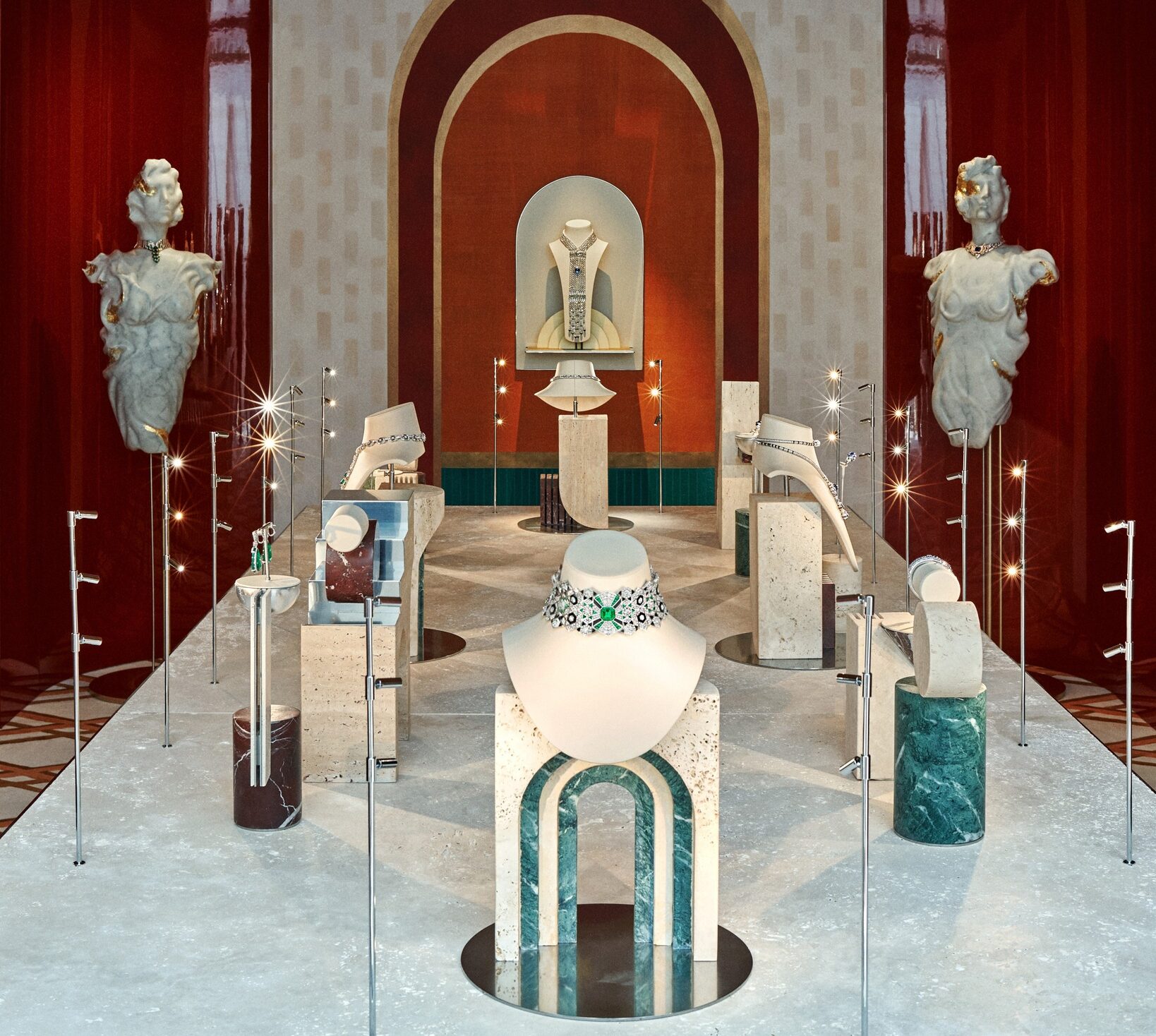 المجوهرات الفاخرة تأثرت بتراجع مبيعات العلامات التجارية الفاخرة