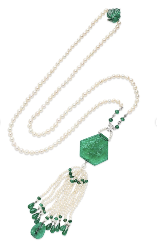 عقد كارتييه من الزمرد والؤلؤ- يعرض بقاعة كريستيز في جنيف مايو ٢٠٢٦