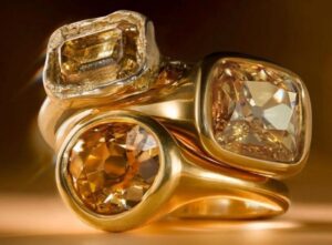 الأحجار الملونة بدرجات الأصفر - ضمن مجموعة ماس الصحراء - دي بيرز