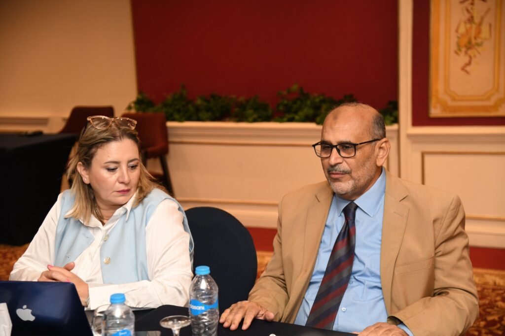 دكتور حسن بخيت أثناء جلسة افتتاح المنتدى الدولي للمعادن والأحجار الثمينة