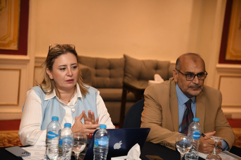 دكتور حسن بخيت أثناء جلسة افتتاح المنتدى الدولي للمعادن والأحجار الثمينة