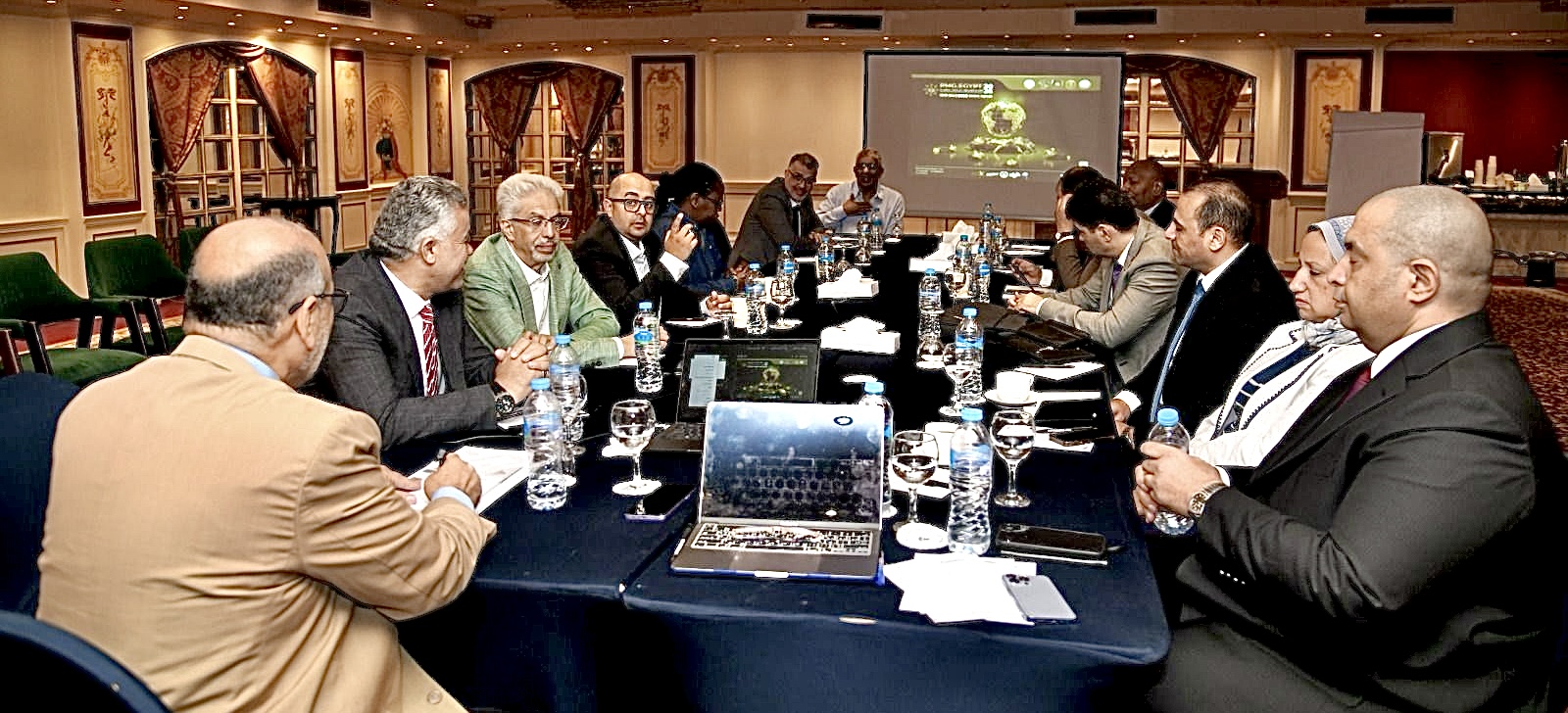 الجلسة الافتتاحية للمنتدى الدولي للمعادن والأحجار الثمينة