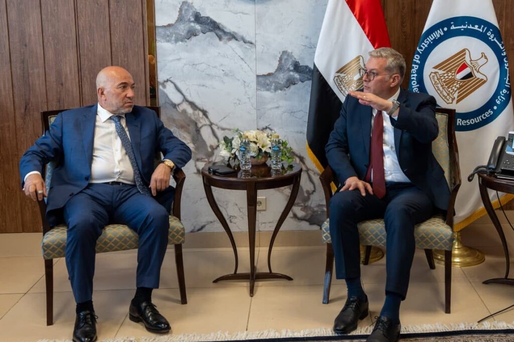 بدوي يبحث خطط "آفاق للتعدين" لاستخراج الذهب بعد سبع سنوات من عمليات الاستكشاف
