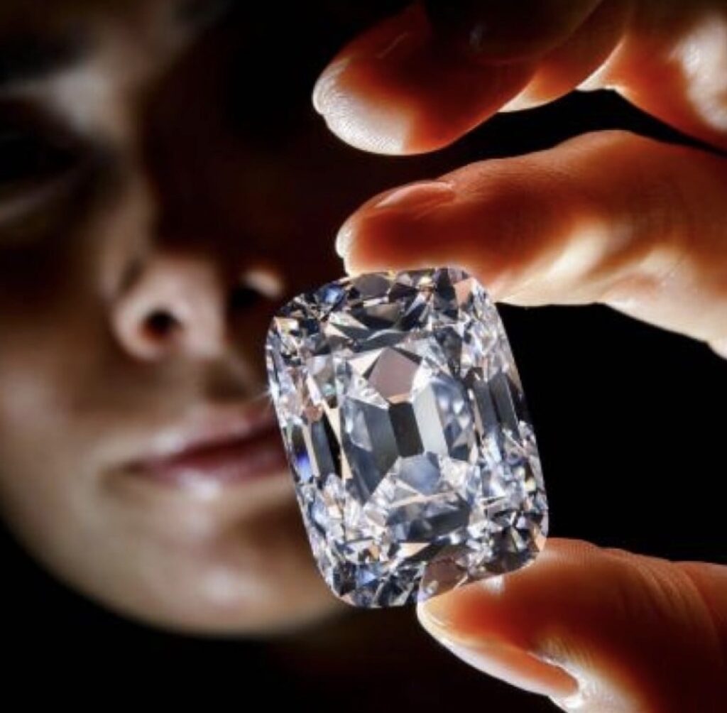 الماسة آرشيدوق- Archduke François Joseph Cushion Cut- بوزن 76.45 قيراطًا، عرضت قبل ٣٠ عاما في المدينة المحرمة بالصين.