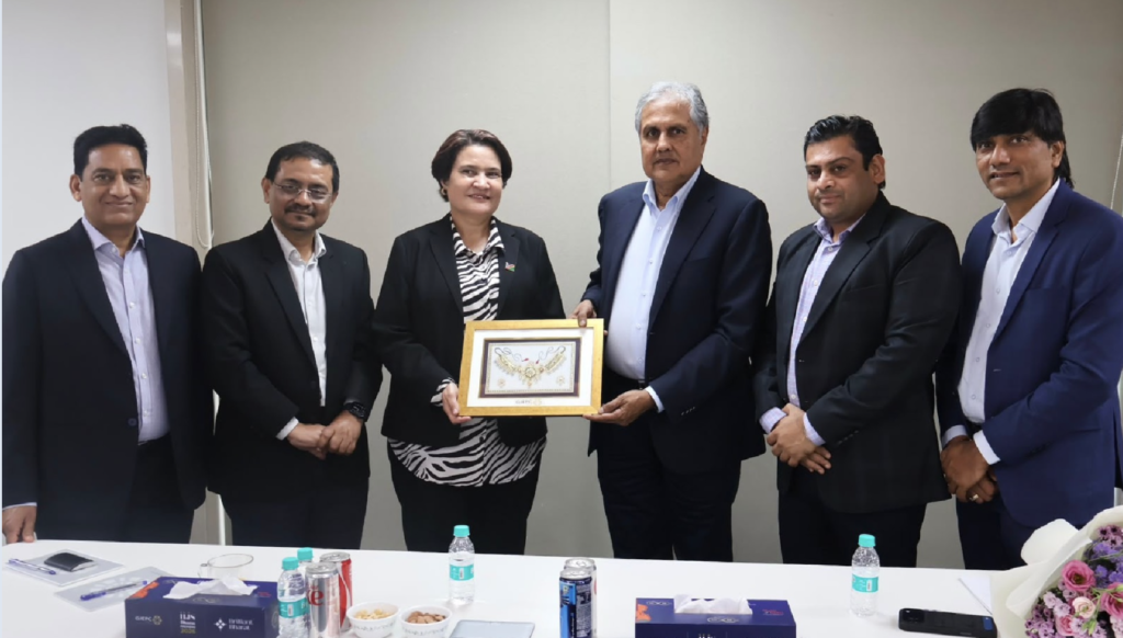أبدت ناميبيا اهتمامًا واضحًا بالاستفادة من البنية التحتية الهندية. أبدت ناميبيا اهتمامًا واضحًا بالاستفادة من البنية التحتية الهندية.
