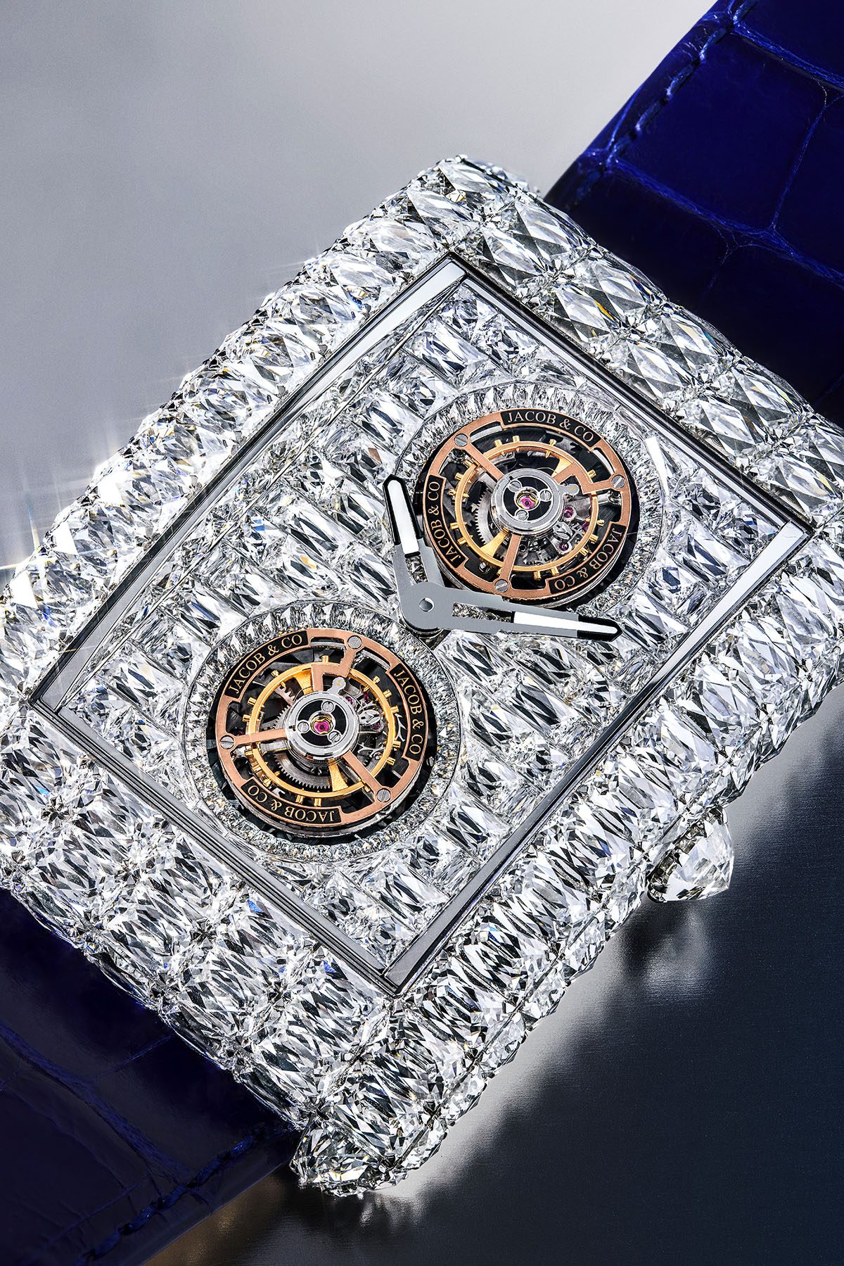 ساعة من Jacob & Co تم ترصيعها بالماسات قصة Billionaire Double Tourbillon Angel Cut ساعة من Jacob & Co تم ترصيعها بالماسات قصة Billionaire Double Tourbillon Angel Cut