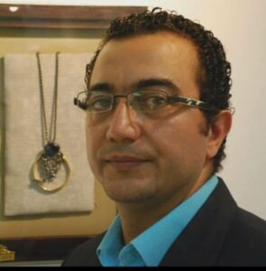 دكتور كرم مسعد أستاذ أشغال المعادن بكلية التربية الفنية- جامعة العاصمة