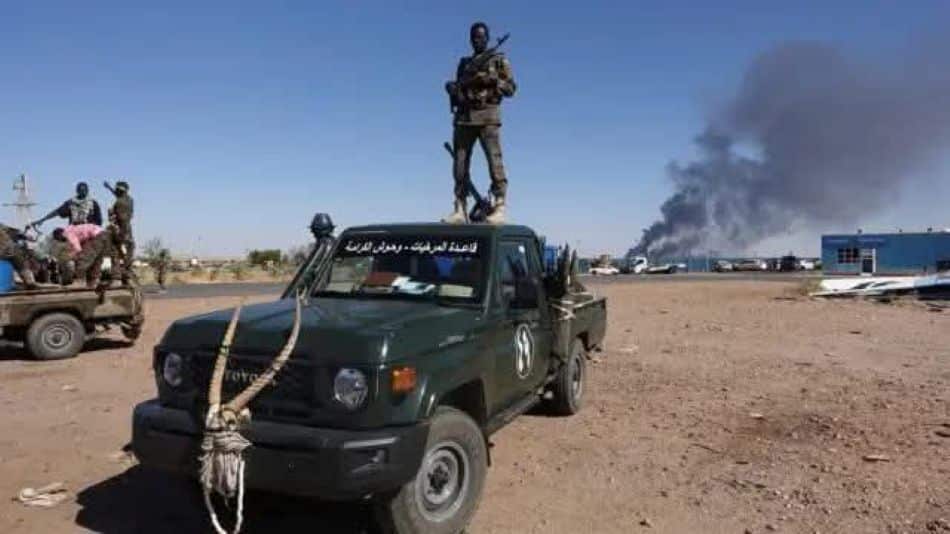 جنود القوات الملسلحة السودانية في مواجهات غرب كردفان مع قوات الدعم السريع بعد هجوم على مواقع للتعدين الأهلي وسوق للذهب جنود القوات الملسلحة السودانية في مواجهات غرب كردفان مع قوات الدعم السريع بعد هجوم على مواقع للتعدين الأهلي وسوق للذهب