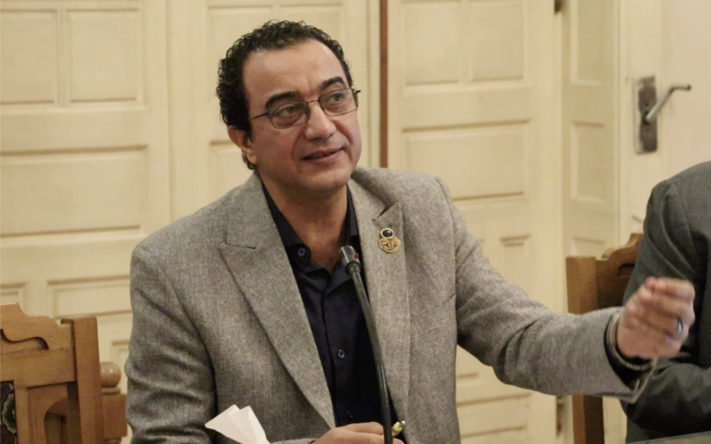 د. كرم مسعد أستاذ تصميم الحلي بكلية التربية الفنية ومستشار التدريب بشعبة الصناعة