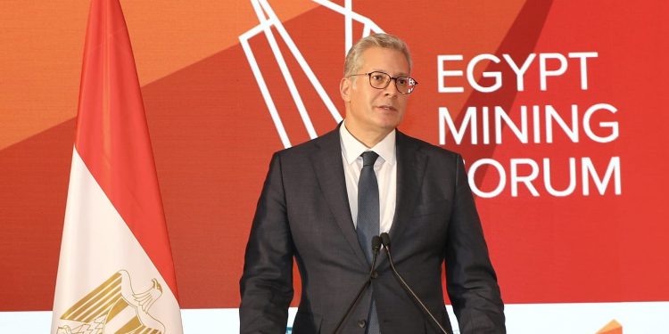 دكتور كريم بدوي وزير البترول والثروة المعدنية المصري يعلن عن حزم تسهيلات وإعفاءات لشركات التعدين قبل أيام من افتتاح منتدى التعدين في القاهرة 