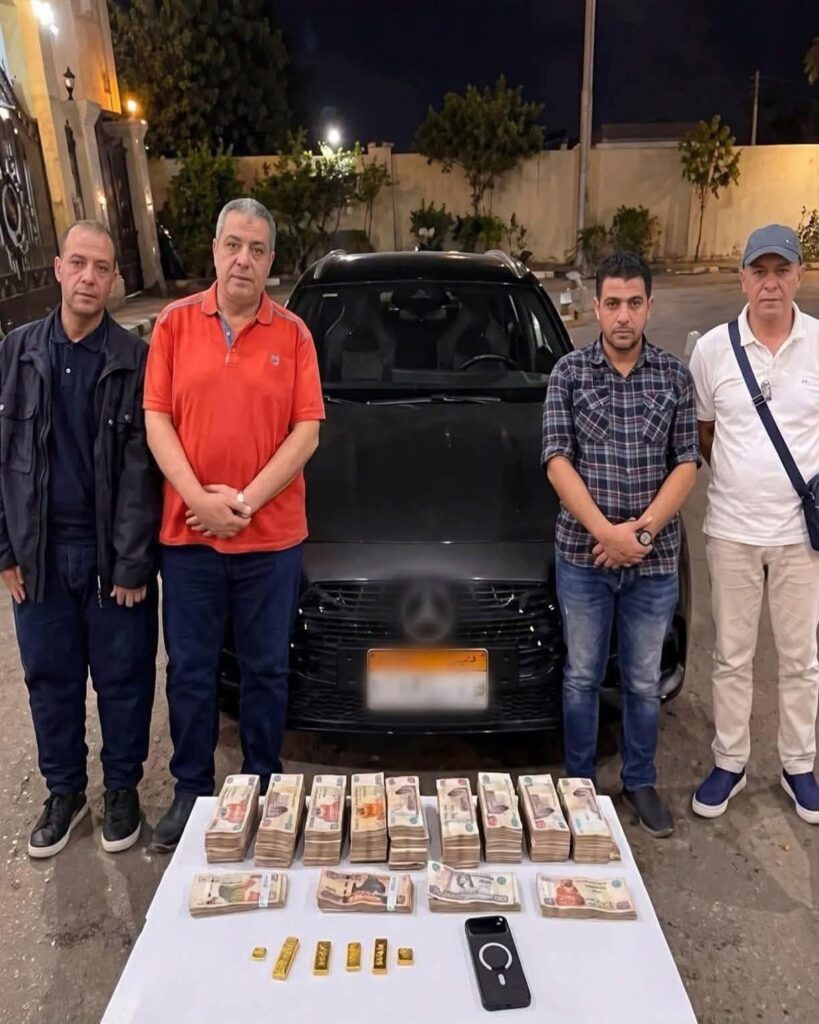 ضبط سارق السبائك الذهبية من محل بالفيوم