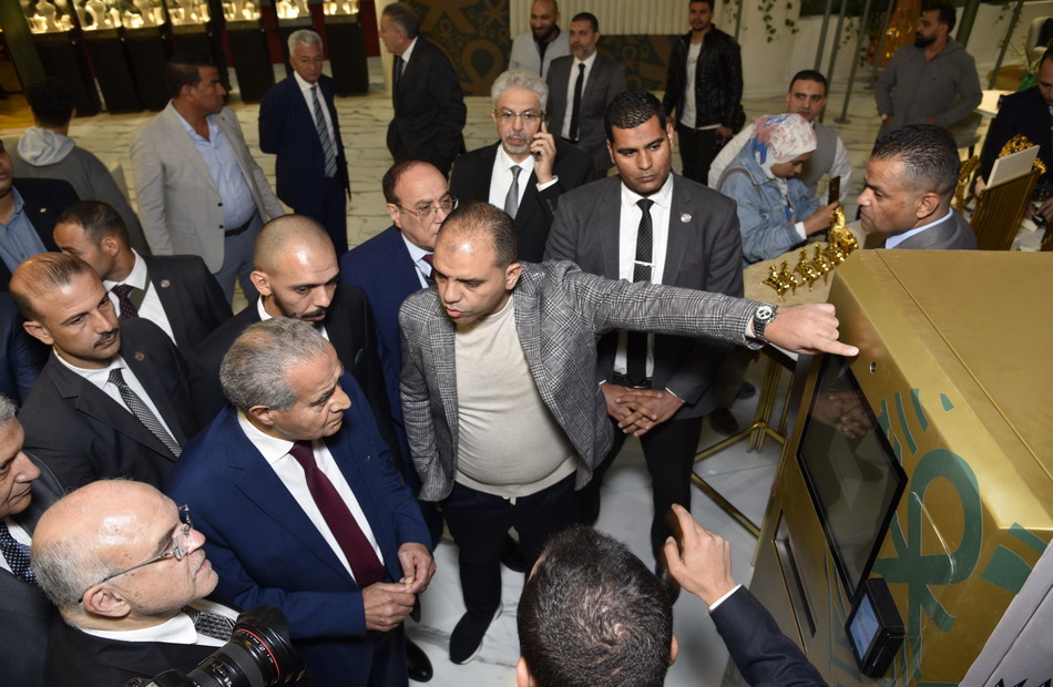 ماكينة البيع الآلي. للذهب ظهرت في معرض نيبو 2023